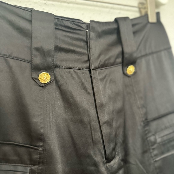 Black and Gold Elegant Pantsuit with Smooth Finish - Picture 4 of 12